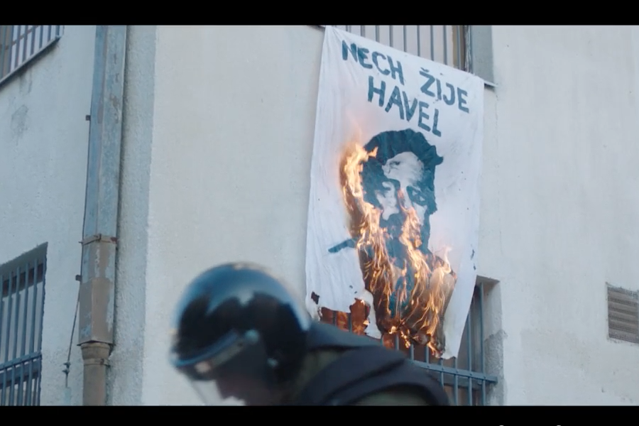 Snímek z filmu Amnestie.