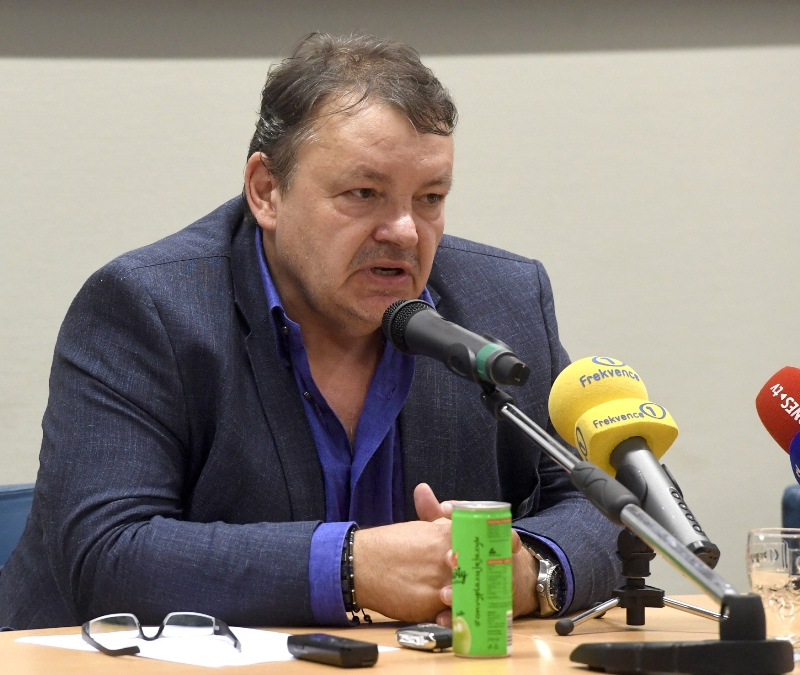 Předseda hokejového svazu Tomáš Král. Předseda hokejového svazu Tomáš Král.
