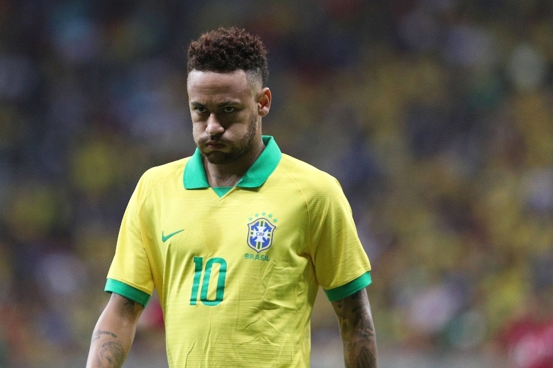 Neymar má kvůli sporu o daně zmrazený majetek v Brazílii.