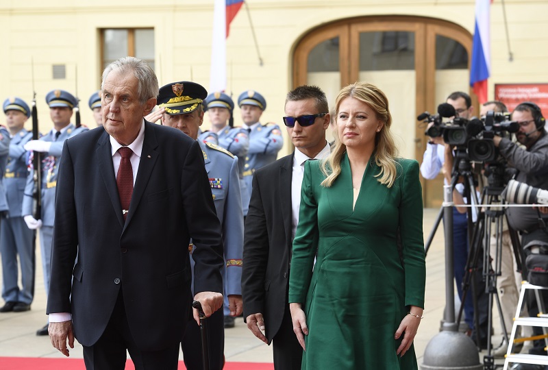 Prezident Miloš Zeman přivítal na Pražském hradě slovenskou prezidentku Zuzanu Čaputovou.