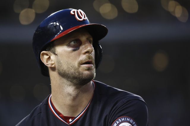 Baseballový nadhazovač Max Scherzer s výstavním monoklem.
