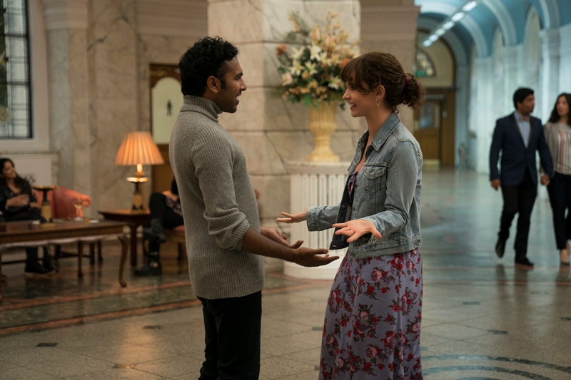 Himesh Patel a Lily Jamesová ve snímku Yesterday.