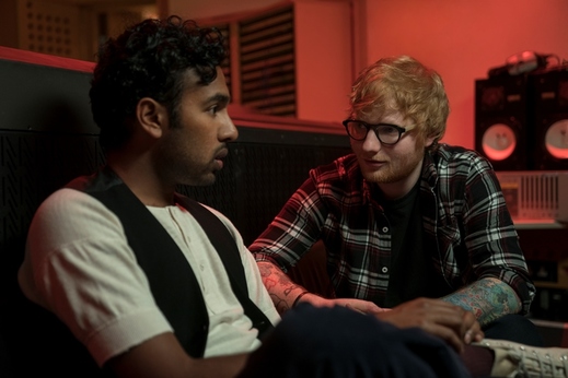 Ve filmu si zahrál sám sebe také zpěvák Ed Sheeran.