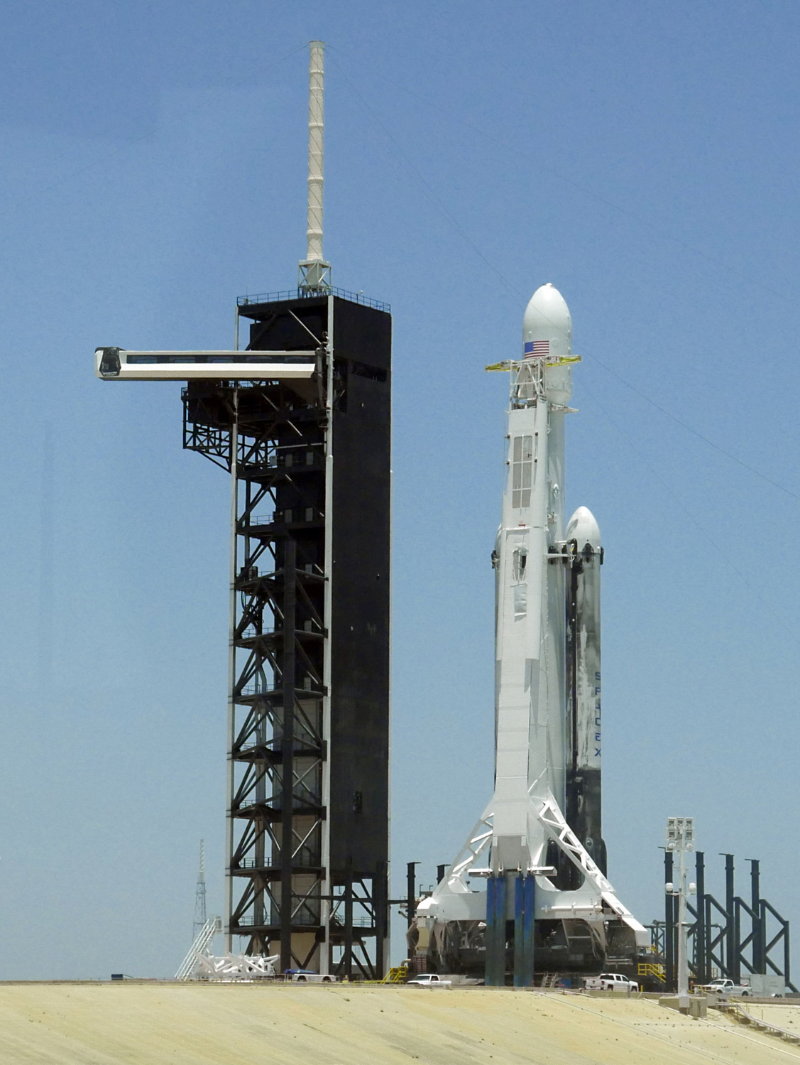 Raketa Falcon Heavy.