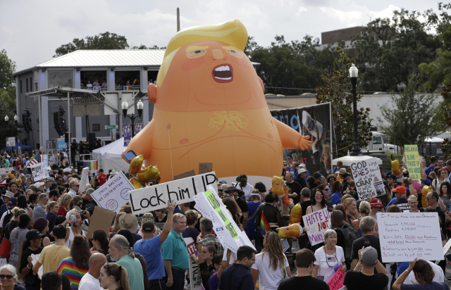 Nafukovací podobizna Donalda Trumpa je stále více a více oblíbenější.