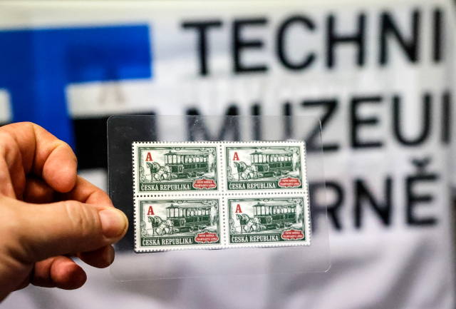 Česká pošta představila v brněnském Technickém muzeu známku s motivem koněspřežné tramvaje. 