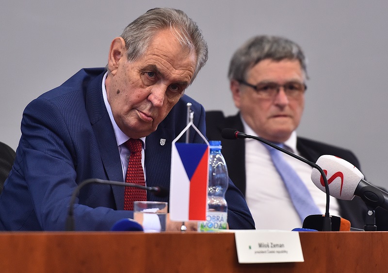 Článek "Hitler je gentleman" se dosud Miloši Zemanovi a jeho týmu nepodařilo najít.