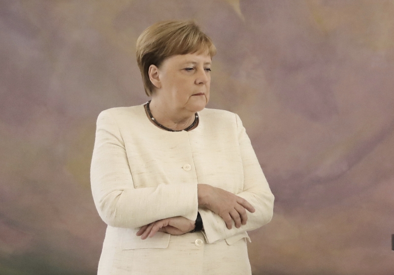 Angelu Merkelovou znovu na několik sekund postihl třes.