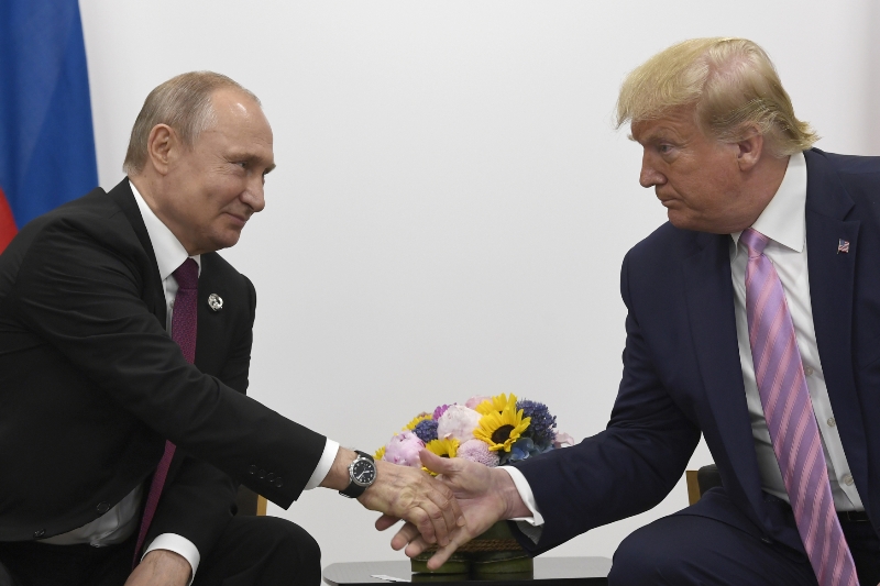 Ruský prezident Vladimir Putin a jeho americký protějšek Donald Trump se sešli v Ósace.