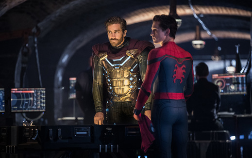 Jake Gyllenhaal si zahrál záhadného superhrdinu Mysteria.