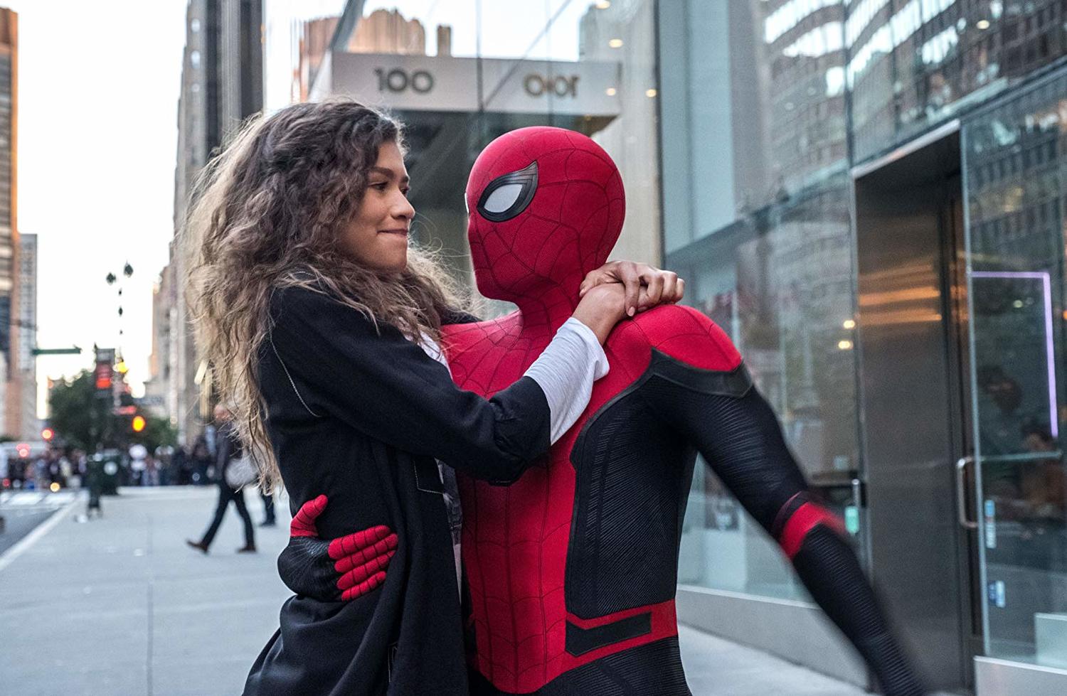 Nový Spider-Man je zábavným eurotripem a roztomilou love story