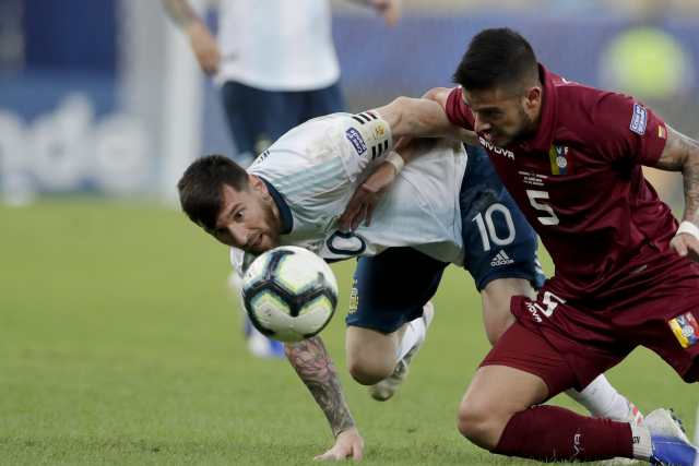 Lionel Messi (Argentina) a Junior Moreno (Venezuela).