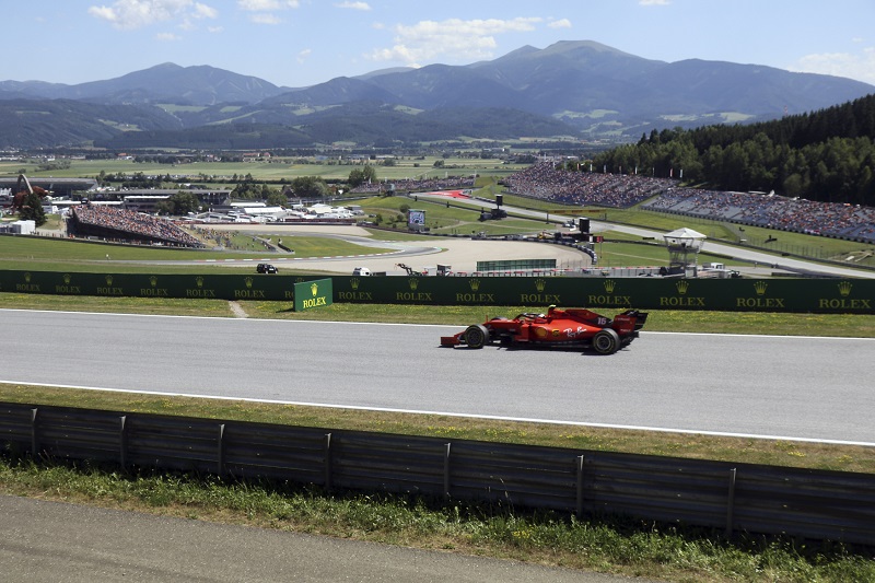 Pilot Ferrari Charles Leclerq vyhrál kvalifikaci na Velkou cenu Rakouska formule 1.