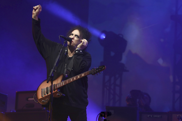 The Cure na festivalu v Glastonbury.