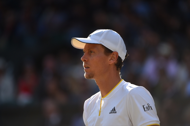 Tomáš Berdych dlouho před startem Wimbledonu laboroval se zády. Tomáš Berdych dlouho před startem Wimbledonu laboroval se zády.