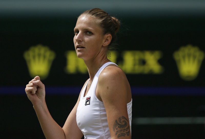 Karolína Plíšková slaví postup do třetího kola ve Wimbledonu.