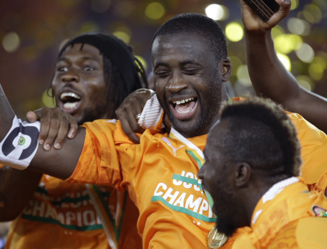 Fotbalista roku Yaya Touré (uprostřed).