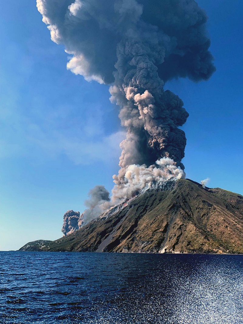 Sopka Stromboli se probudila k životu.