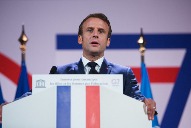 Írán porušil dohodu, řekl prezident Francie Emmanuel Macron.
