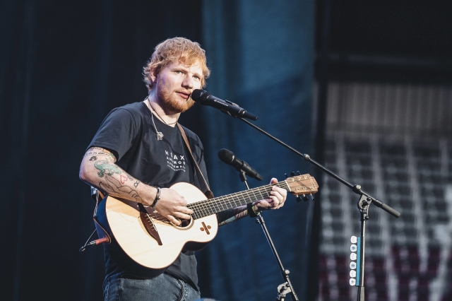 Ed Sheeran vystoupí v neděli a pondělí v Letňanech.