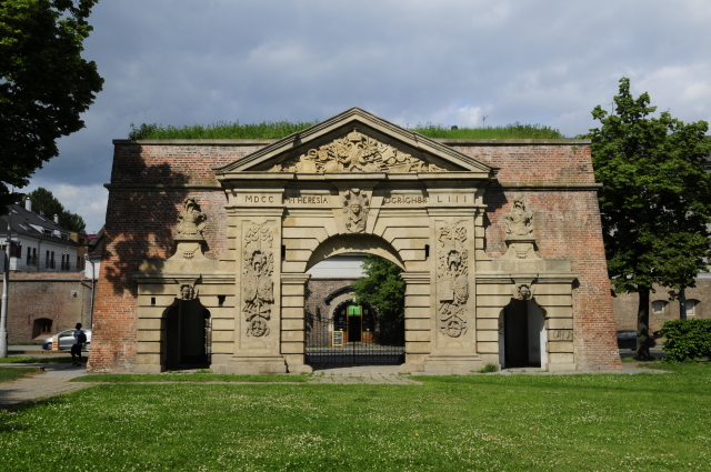 Barokní Terezská brána v Olomouci.