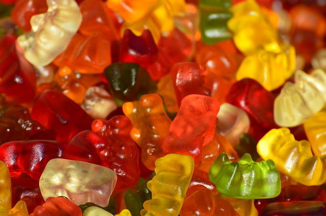 Haribo medvídci z ovocného želé.