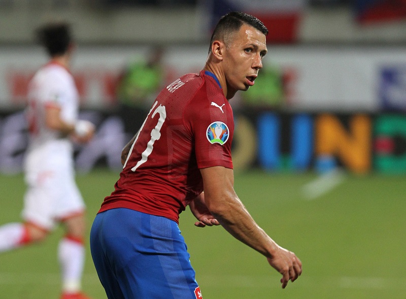 Zastupující kapitán české fotbalové reprezentace Marek Suchý po konci angažmá v Basileji zamířil do německého Augsburgu.