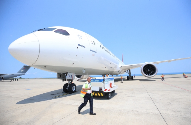 Odbyt letadel Boeing klesl o více než třetinu.