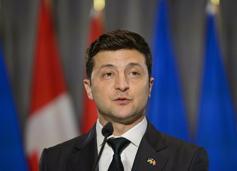 Ukrajinský prezident Volodymyr Zelenskyj chce přidat vojákům.