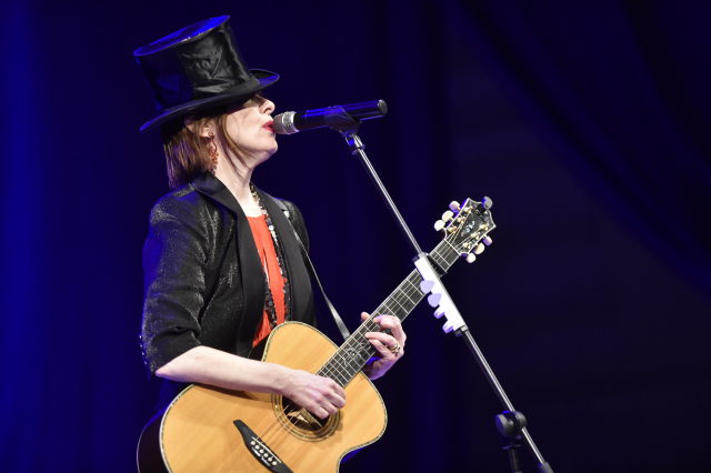 Americká písničkářka Suzanne Vega.