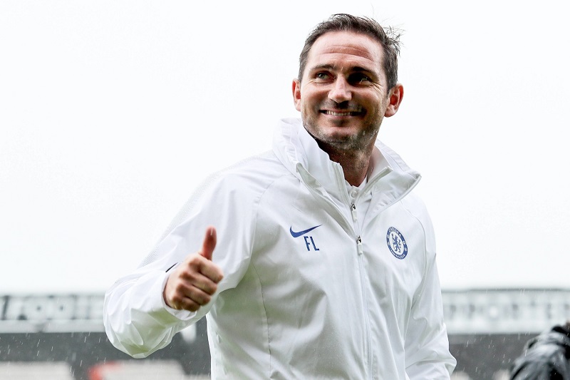 Frank Lampard má za sebou premiéru v roli kouče fotbalistů Chelsea.