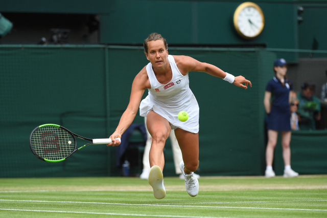 Barbora Strýcová při čtvrtfinálovém utkání letošního Wimbledonu.