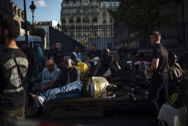 Pařížský Panthéon okupovaly stovky migrantů bez dokumentů.