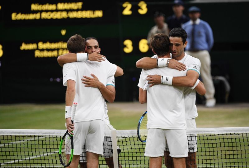 Finále mužské čtyřhry na tenisovém Wimbledonu.
