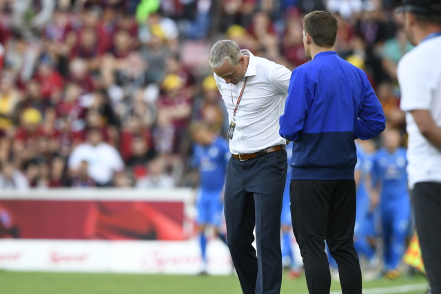 Hlavní trenér Sparty Václav Jílek při duelu proti Slovácku.