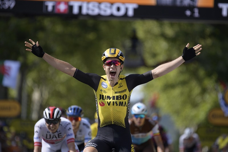 Van Aert slaví v desáté etapě Tour de France etapový vavřín.