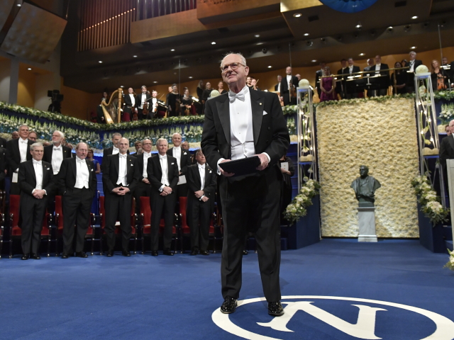 Reiner Weiss při převzetí Nobelovy ceny v roce 2017.
