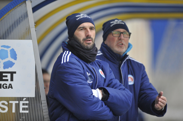 Martin Ševela (v popředí) i jeho asistent Ivan Vrabec ve Slovanu Bratislava skončili.
