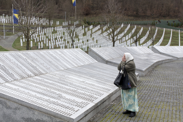 Památník věnovaný obětem masakru ve Srebrenici. Památník věnovaný obětem masakru ve Srebrenici.