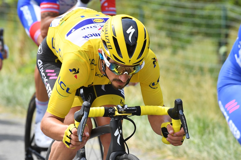 Muž všech disciplín. Alaphilippe ovládl časovku a uhájil žlutý dres.