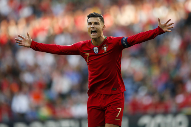 Cristiano Ronaldo v dresu portugalské reprezentace při Lize národů.
