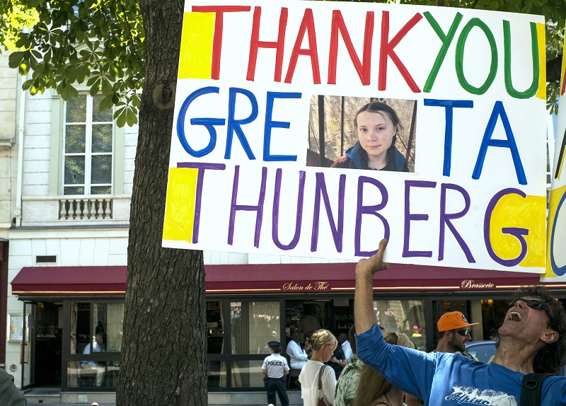 Greta Thunbergová vystoupila ve francouzském parlamentu.