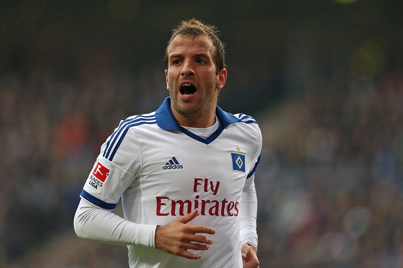 Rafael van der Vaart zkritizoval přestupovou politiky, teď se věnuje šipkám.