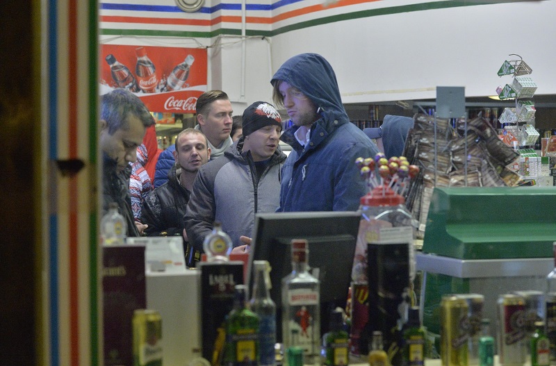 Více jak polovina prodejců alkoholu a tabáku nedodržuje předpisy.