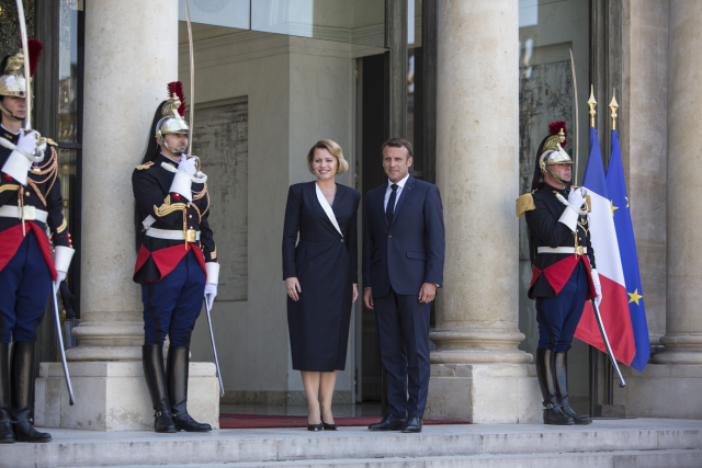 Francouzský prezident Emmanuel Macron a slovenská prezidentka Zuzana Čaputová.