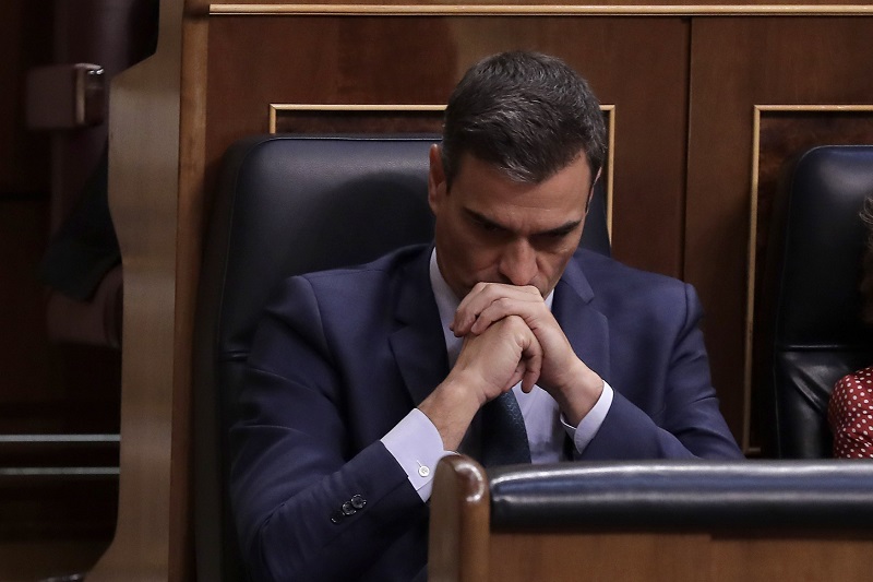 Premiér Pedro Sanchéz podruhé nezískal důvěru, Španělsku hrozí předčasné volby.
