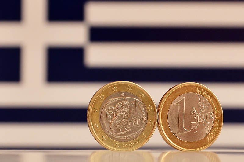 Řecký výnos desetiletých dluhopisů klesl na 1,9 procenta. USA mají dvě procenta.