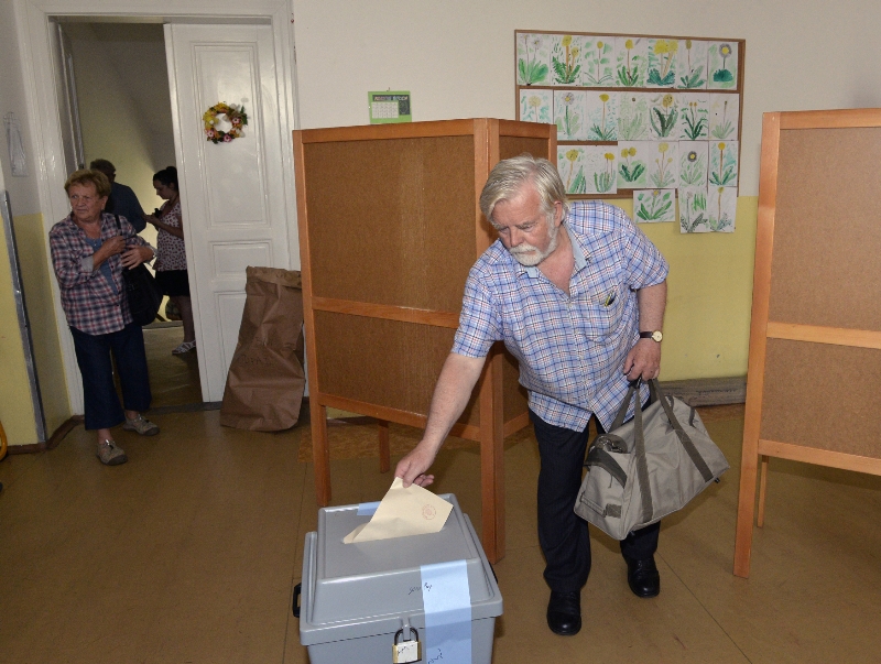 Nejsilnější politickou stranu ANO volí nejčastěji lidé nad 44 let.