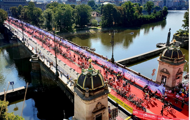 Triatlonové závody Challenge Prague 2019 omezí dopravu v Praze.