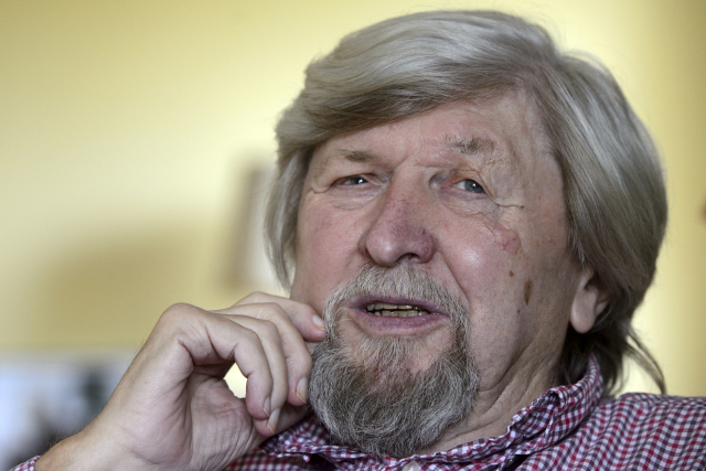 Kameraman Miroslav Ondříček.